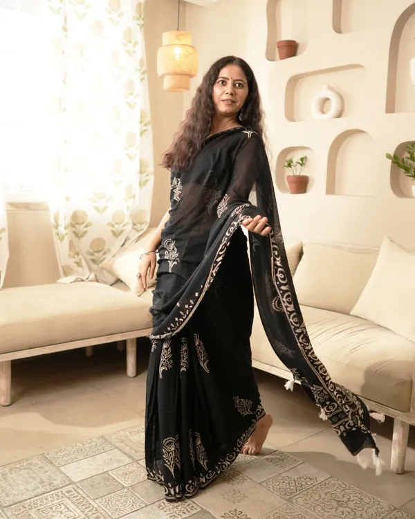 Multicolour_Cotton_Lotus_Butta_Hblock_Print_Moonga_Saree_With_Tassels_For_Women